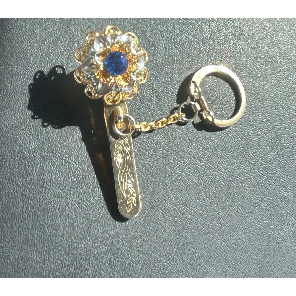 Vintage Kings Key Finder Purse Clip Gold Tone Filigree Flower Blue Rhinestone